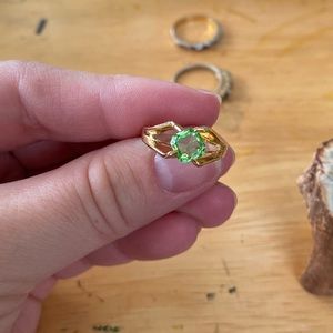 Beautiful peridot gold ring